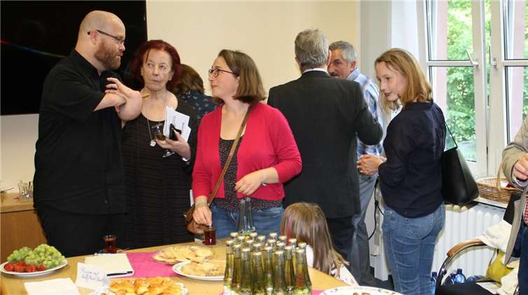 Im Anschluss an die Ausstellungseröffnung gab es landestypische Gaumenfreuden aus Russland, Afghanistan und der Türkei.