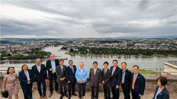Im Anschluss an die Präsentation besichtigte die Delegation zentrale touristische Attraktionen wie das Deutsche Eck.  Foto: Koblenz-Touristik GmbH / Johannes Bruchhof