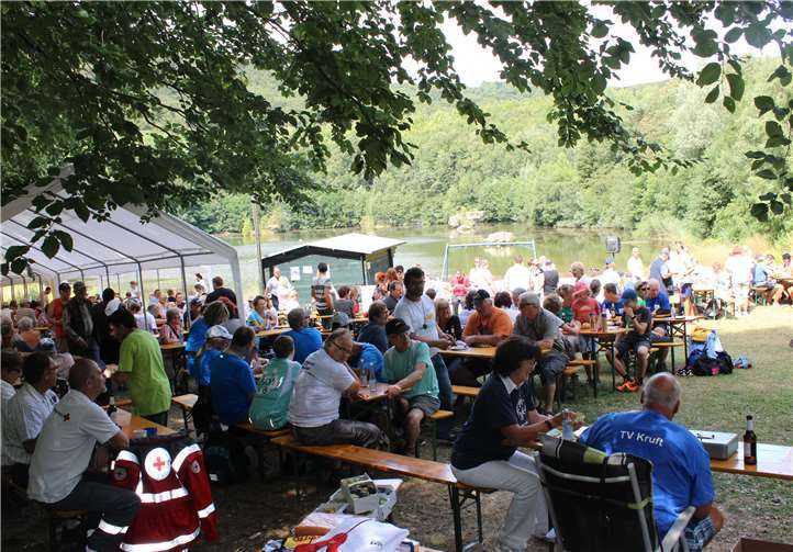Der 47. Wandertag vereinte Menschen mit und ohne Beeinträchtigung Im Anschluss an die körperliche Betätigung konnten sich die Besucher in geselliger Runde stärken.
