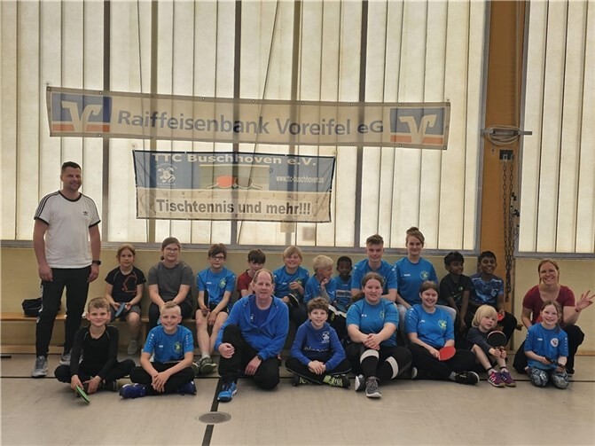 Im Anschluss an eine gemeinsame Burgweiher-Reinigung mit dem HVV und einem Imbiss beim TTC wurde allen Interessierten eine kurzweilige Zeit rund um den Tischtennissport geboten. Foto: privat