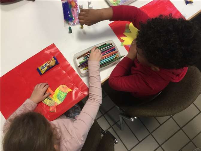 Im Anschluss konnten die Kinder Vögel basteln.