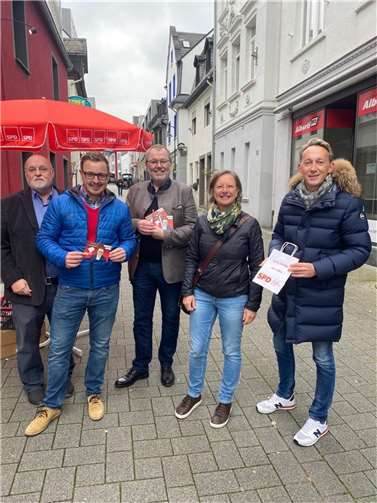 Im Anschluss stattete Ruland dem Infostand der Mayener Kollegen auf dem Marktplatz noch einen Besuch ab.