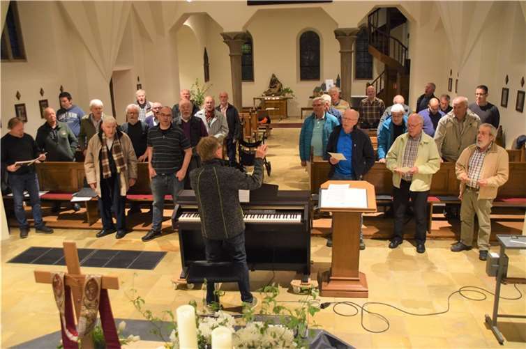 Im April begann der Männerchor Bachem wieder mit seiner Probenarbeit.  Foto: Uwe Höllger