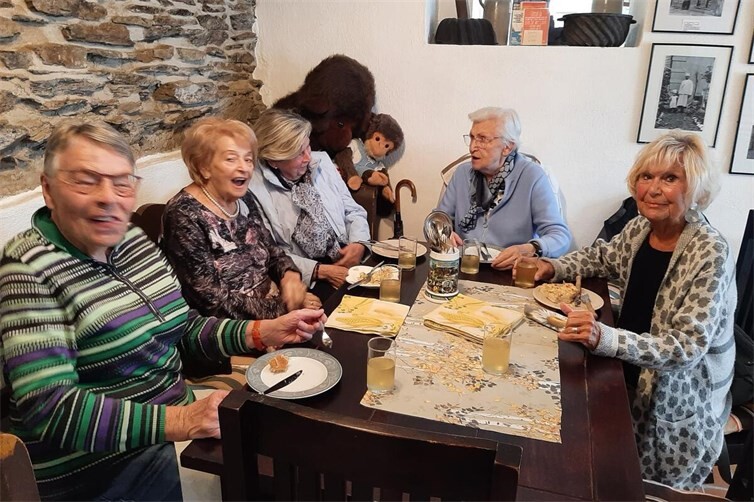 Im Backhaus in fröhlicher Runde