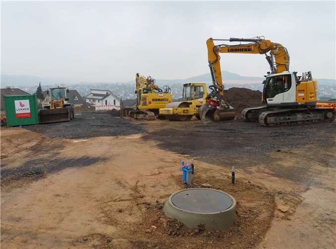 Im Baugebiet Seibertspfad II verlaufen die Erschließungsarbeiten mit Nachdruck. Dennoch wird sich deren Abschluss durch die späte winterliche Witterung bis in den Oktober hinein verschieben. Foto: privat