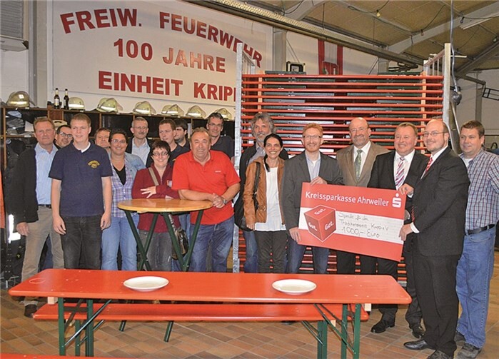 Im Beisein von Landrat Dr. Jürgen Pföhler, Bürgermeister Herbert Georgi und Ortsvorsteher Heinz-Peter Hammer wurden die Spenden überreicht.AB