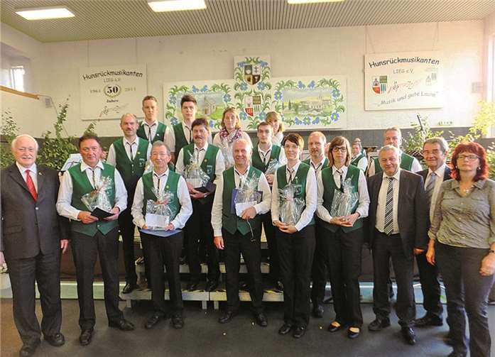 Im Beisein von Landrat Manfred Schnur und BM Helmut Probst konnte Kreisvorsitzender Robert Michels zahlreiche Vereinsmitglieder ehren.  TE