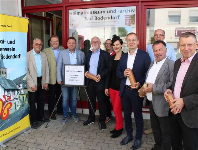 Im Beisein zahlreicher Gäste und Ehrengäste wurde das Heimatmuseum- und Archiv am neuen Standort in der Bahnhofstraße 15 feierlich wiedereröffnet. Fotos: DU