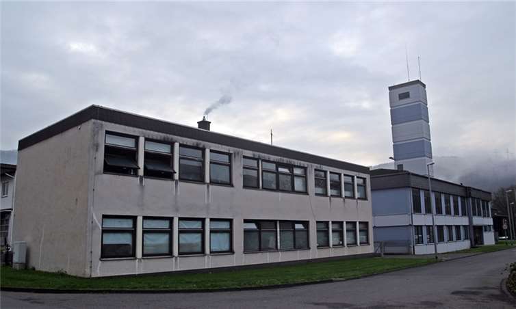 Im Bekleidungsraum werden die Kleider ausgegeben. -WW- Willi Willig