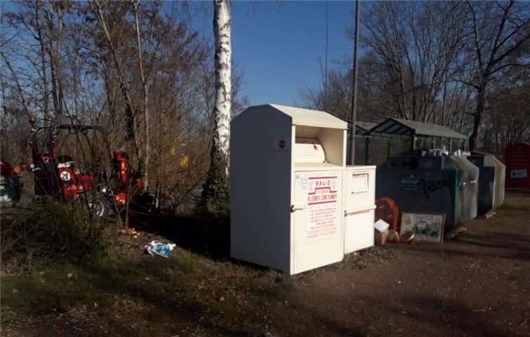 Im Bereich der Container in der Alten Andernacher Straße finden sich häufig nicht erlaubte Abfälle. Foto: Ortsgemeinde Kretz