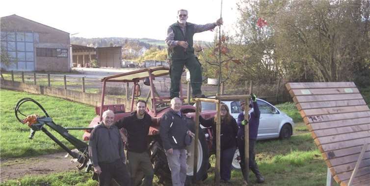 Im Bereich der neuen Ruhebänke am Ahrufer wurden jüngst Bäume gepflanzt. privat