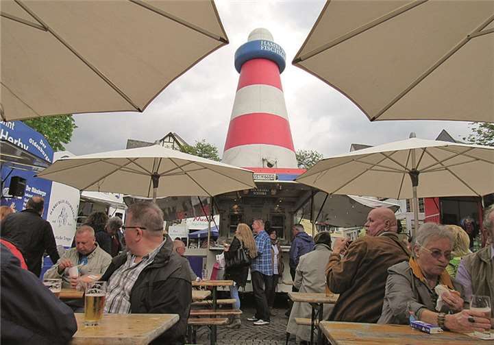 Im „Biergarten unter dem Leuchtturm“ war Rast und Geselligkeit angesagt.MKA