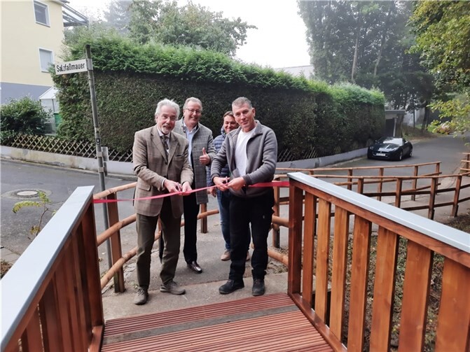 Im Bild (v.l.n.r.): Dr. Hans Georg Faust (Stadtbürgermeister), Hasan Binakaj (Linzer Bauhof), Helmut Muthers (1. Beigeordneter) und Martin Zimmermann (Verbandsgemeinde Linz). Foto: privat