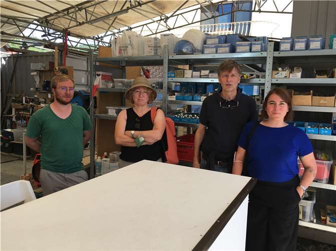 Im Bild v.l.n.r : Paul Bunjes, Jutta Pürling, Florian Trummer und Natalie Cramme- Hill im Werkzeugverleih von „Habitat for Humanity Deutschland“ in Dernau.  Foto: Bündnis 90 / Die Grünen