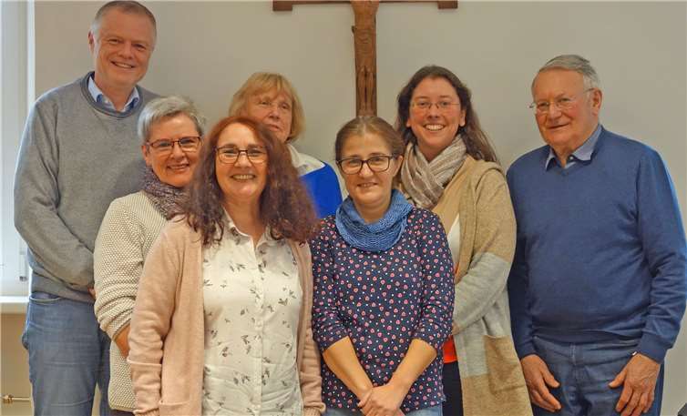 Im Bild (von links): Michael Schmitz, Marietta Peterleweling (Helferkreis Heimbach-Weis), Gemeindeschwesterplus Heike Chandoni, Elisabeth Maxein (Helferkreis Heimbach-Weis), Gemeindeschwesterplus Birgit Boos, Seniorenbeauftragte Sandra Mette und Franz Kneip (Helferkreis Heimbach-Weis).Foto: privat