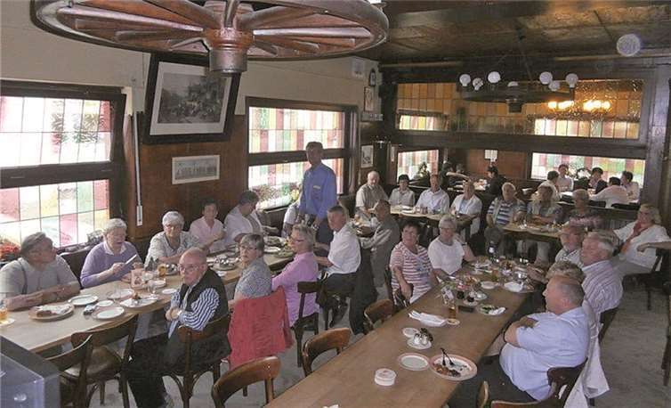 Im Brauhaus „Schreckenskammer“ ließ man den schönen Tag ausklingen. privat