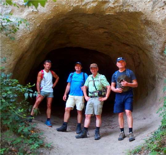 Im Brohltal beeindruckten die Trasshöhlen. privat