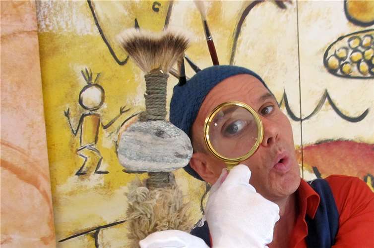 Im Bürgerhaus Glees wird am 9. April das Stück „„Wie die Buchstaben entstanden“ aufgeführt. privat