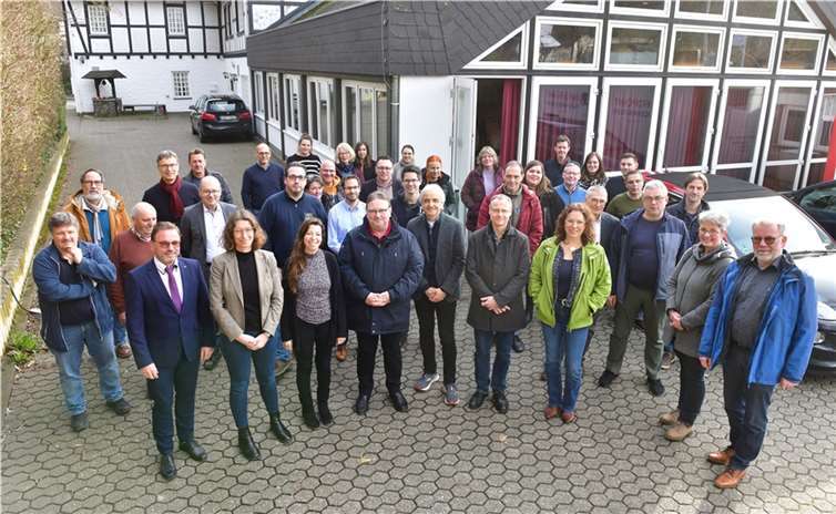 Im Bürgerhaus in Heppingen stehen für die Referierenden und Teilnehmenden am 14. Workshop der Hochwasserpartnerschaft Ahr die Themen Bauleitplanung und Hochwasserinformationspaket im Fokus.  Foto: Martin Gausmann/Kreisverwaltung Ahrweiler