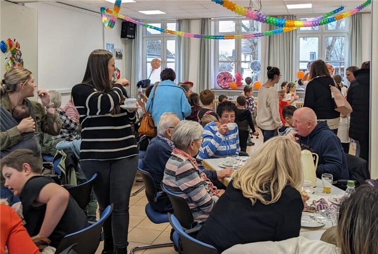 Im Bürgerhaus trafen sich rund 70 Kürrenberger. Fotos: privat