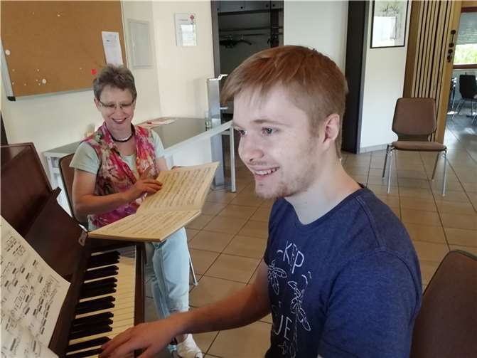 Im „Café B.“ in Brauheck gab der junge Musiker Jan Friedmann aus Neuwied Klaviermusik zum Besten. Foto: privat