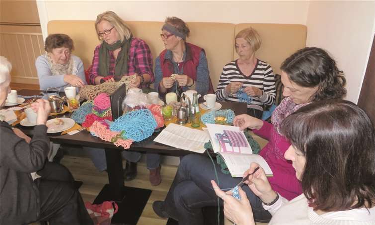 Im Café Rheinbach wurden die ersten Netze gehäkelt. privat