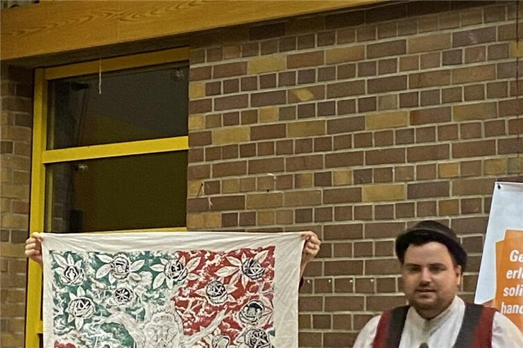 Im „Charlottenburger“, einem Stofftuch wird das Gepäck auf der Wanderschaft im Bündel verstaut.