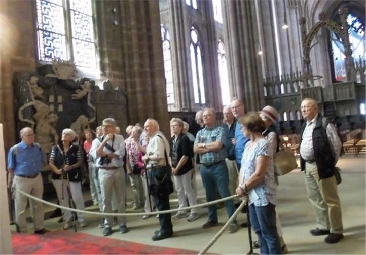 Chorfahrt nach Marburg und Wetzlar Im Chor der Elisabethkirche in Marburg.