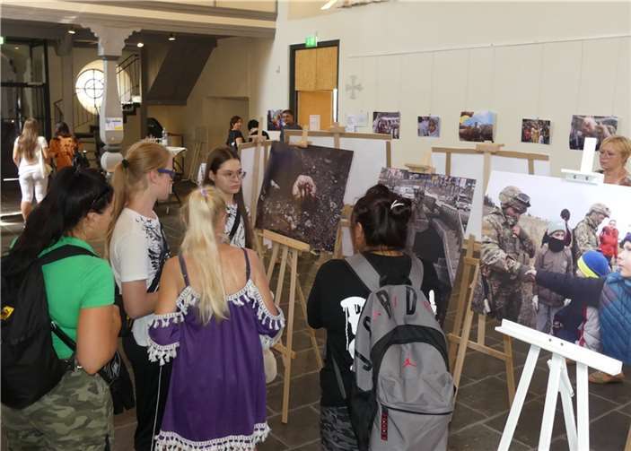 Im Cochemer Kapuzinerkloster war eine bedrückende Fotoausstellung mit dem Thema „Frieden für die Ukraine“ zu sehen.