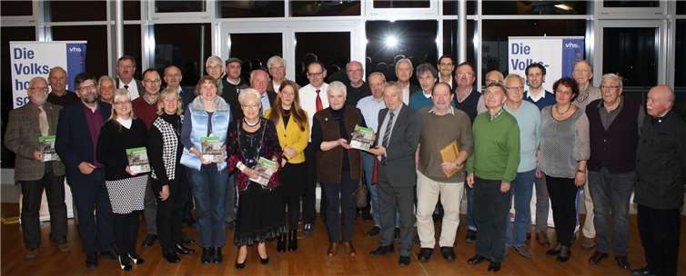 Im Cochemer Kreishauses fanden sich Redaktionsteam und Autoren zur Präsentation des neuen Heimatjahrbuches ein.TE