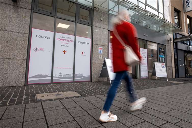 Im Corona-Kompetenz-Zentrum am Altlöhrtor werden in Koblenz ab 2. Mai von montags bis samstags auch symptomatische Patientinnen und Patienten behandelt.  Foto: Stadt Koblenz/Egenolf