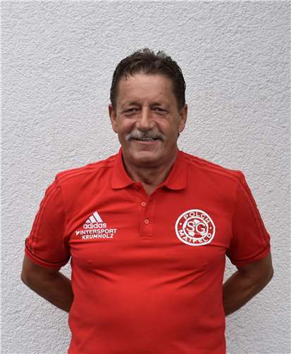 Im Dauereinsatz zu Spielbeginn: Betreuer Jürgen Castor. Foto: privat