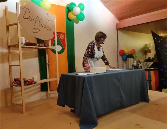 „Im Dorfladen“ trafen sich Theresia Henzgen, Claudia Oster-Daum und Claudia Geyermann, um alle Neuigkeiten aus dem kleinen Eifeldorf zu erfahren.