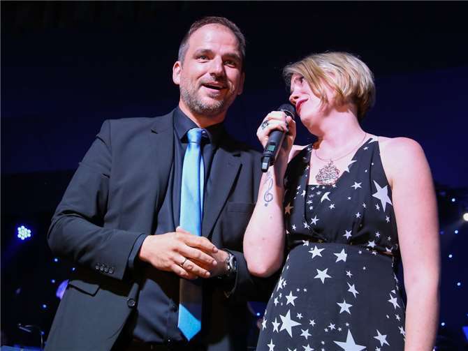 Im Duett mit Svenja Braun begeisterte Reinhard Liseckibeim Konzert Musik-Wein-Kultur-pur. Fotos EP