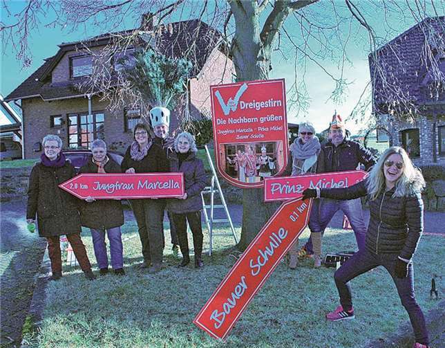 Im Einsatz: Die Nachbarschaft der Tollitäten baute einen närrischen Wegweiser. BL