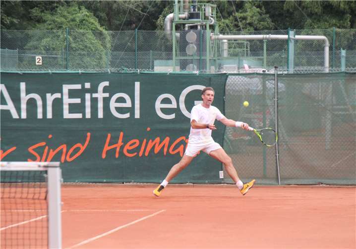 Im Endspiel der Herren Altersklasse 50 erkämpfte sich Martin Mössner vom TC Wolfsberg Pforzheim den ersten Platz gegen Wolfram Knobling vom TC RW Eltville mit 6:3, 3:6, 6:2.