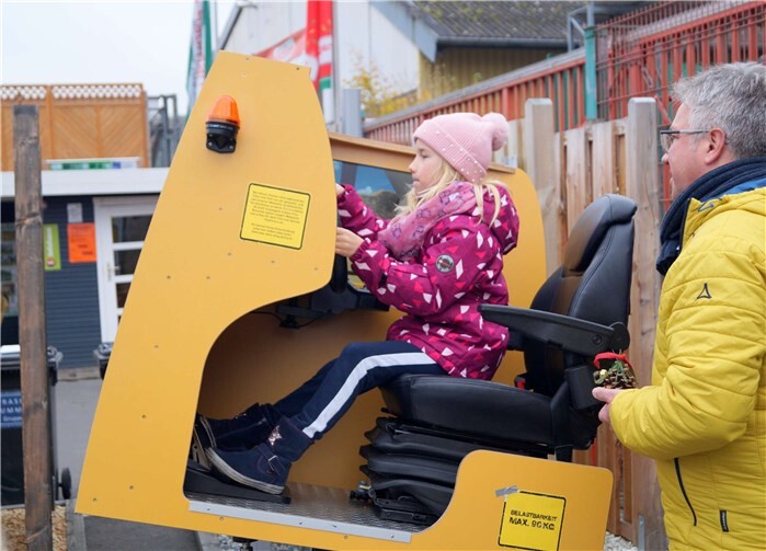 Im Fahrsimulator konnte man einmal wie die Großen Baugeräte fahren.