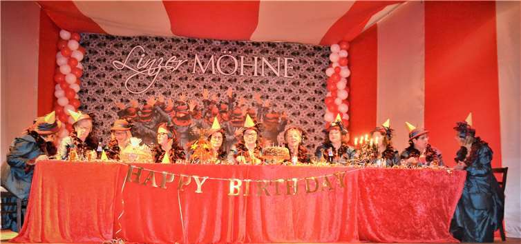 Im Festsaal des Hotels Weinstock konnte der Elferrat der „Linzer Möhne“ zahlreiche Geburtstagsgäste begrüßen. privat