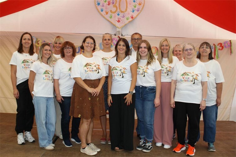 Im Festzelt auf dem Dorfplatz feierte das Team des Illericher Kindergartens Villa Kunterbunt mit Kindern und Eltern das 30-jährige Bestehen der Einrichtung.