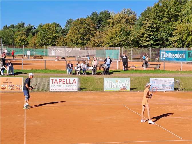 Im Festzelt fanden sich zahlreiche Gäste ein.