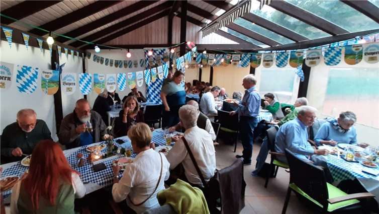 Im Festzelt fanden sich zahlreiche Gäste ein.
