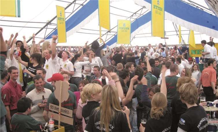 Im Festzelt geht es sicherlich wieder hoch her.privat