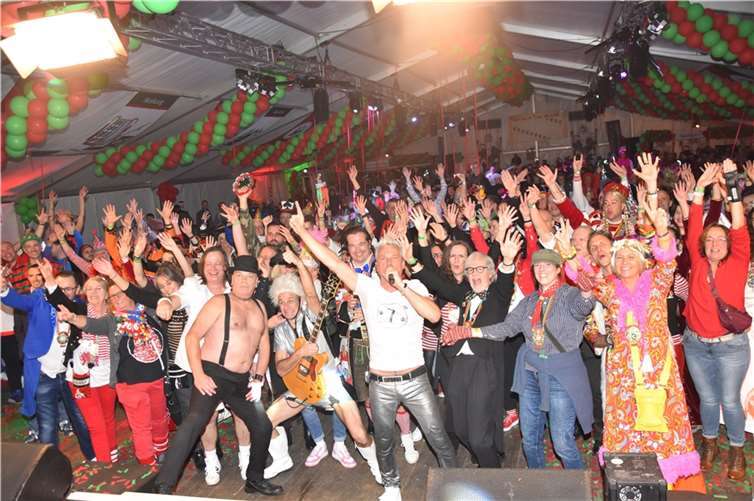 Im Festzelt herrschte ausgelassene Stimmung.