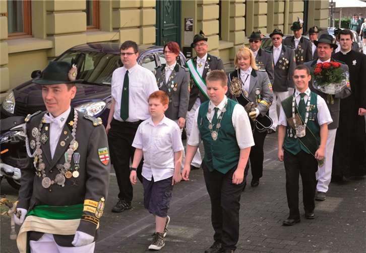 Im Festzug zogen die Ehrenbreitsteiner Schützen und befreundete Vereine ins Mühlental.