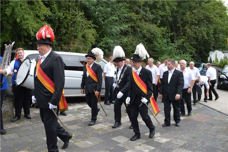 Im Festzug zogen die Jusseps-Jonge durch die Stadt zum Vereinsheim der St. Sebastianus Schützenbruderschaft an der Koisdorfer Straße.