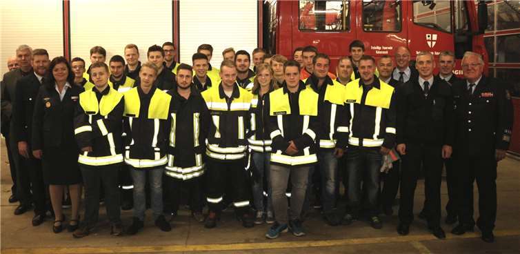 Im Feuerwehrgerätehaus Kaisersesch nahmen eine junge Feuerwehrfrau und 25 junge Feuerwehrmänner erfolgreich an der Ausbildung zum Truppmann Teil I teil. privat