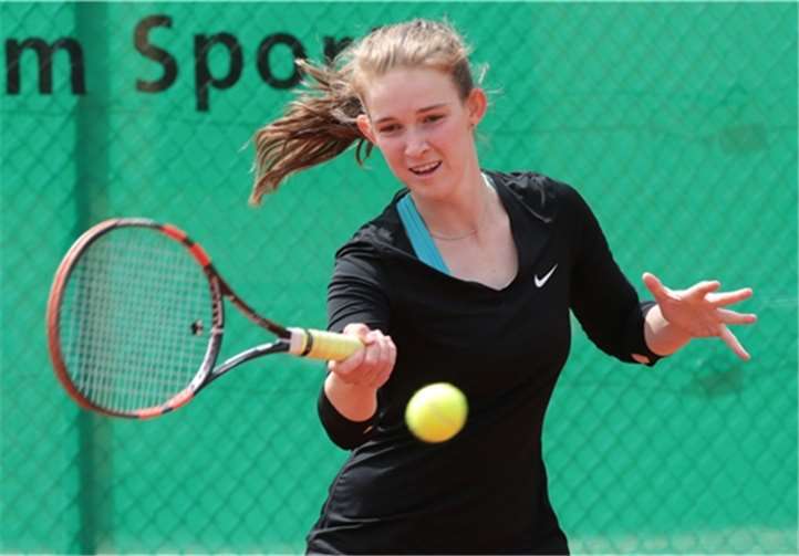 Im Finale der Damen verteidigte Fabienne Schmidt (TC Höhr-Grenzhausen) gegen Jelena Vucic (HTC Bad Neuenahr) mit 6:3, 6:4 den Titel der Rheinlandmeisterin. Wolfgang Heil