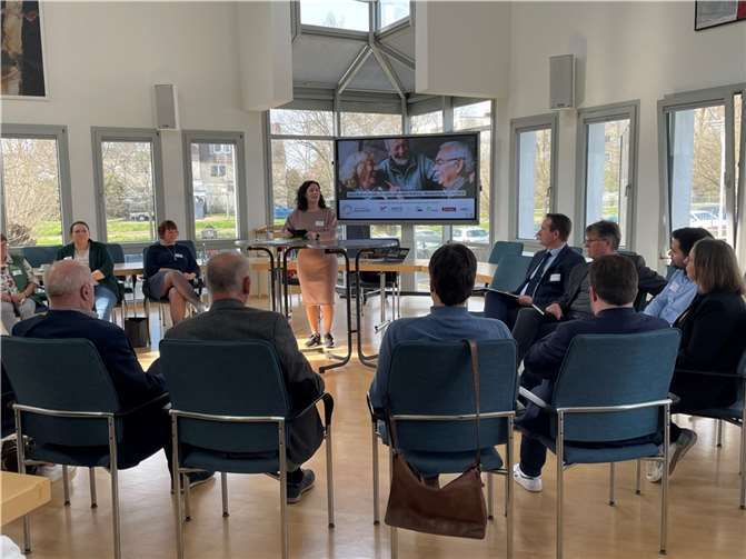 Im Fokus der Gespräche des Nachmittags lag die gemeinsame Entwicklung von bedarfsgerechten Angeboten in den Bereichen Begegnung, Bewegung und gesunde Ernährung im Alter.