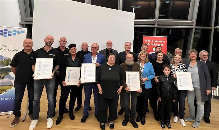 Im Forum der Sparkasse Cochem wurden vom Landkreis Cochem-Zell fünf Kulturförderpreise an engagierte Kulturschaffende verliehen. Fotos: TE