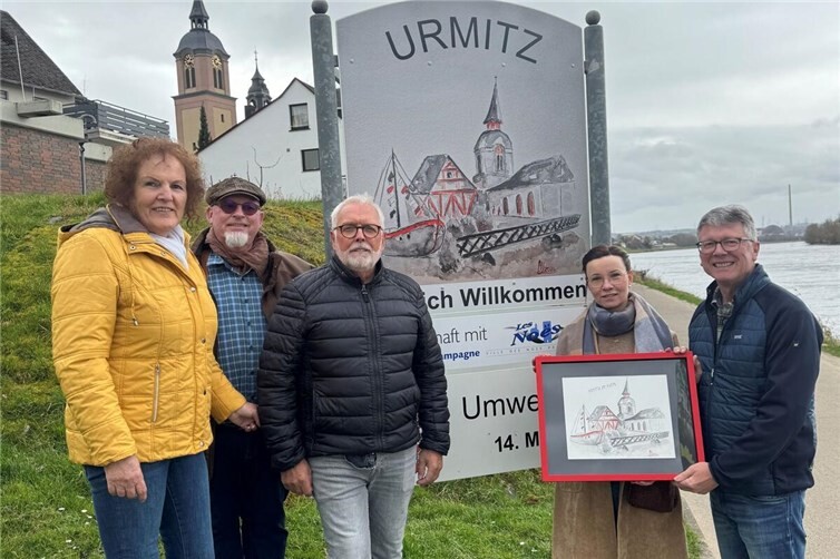 Im Foto v.l.n.r.: Ortsbeigeordnete Marion Höfer, Hardy Schilkewitz, Ortsbeigeordneter Johannes Weiler, Miriam Lehnertz, Ortsbürgermeister Norbert Bahl